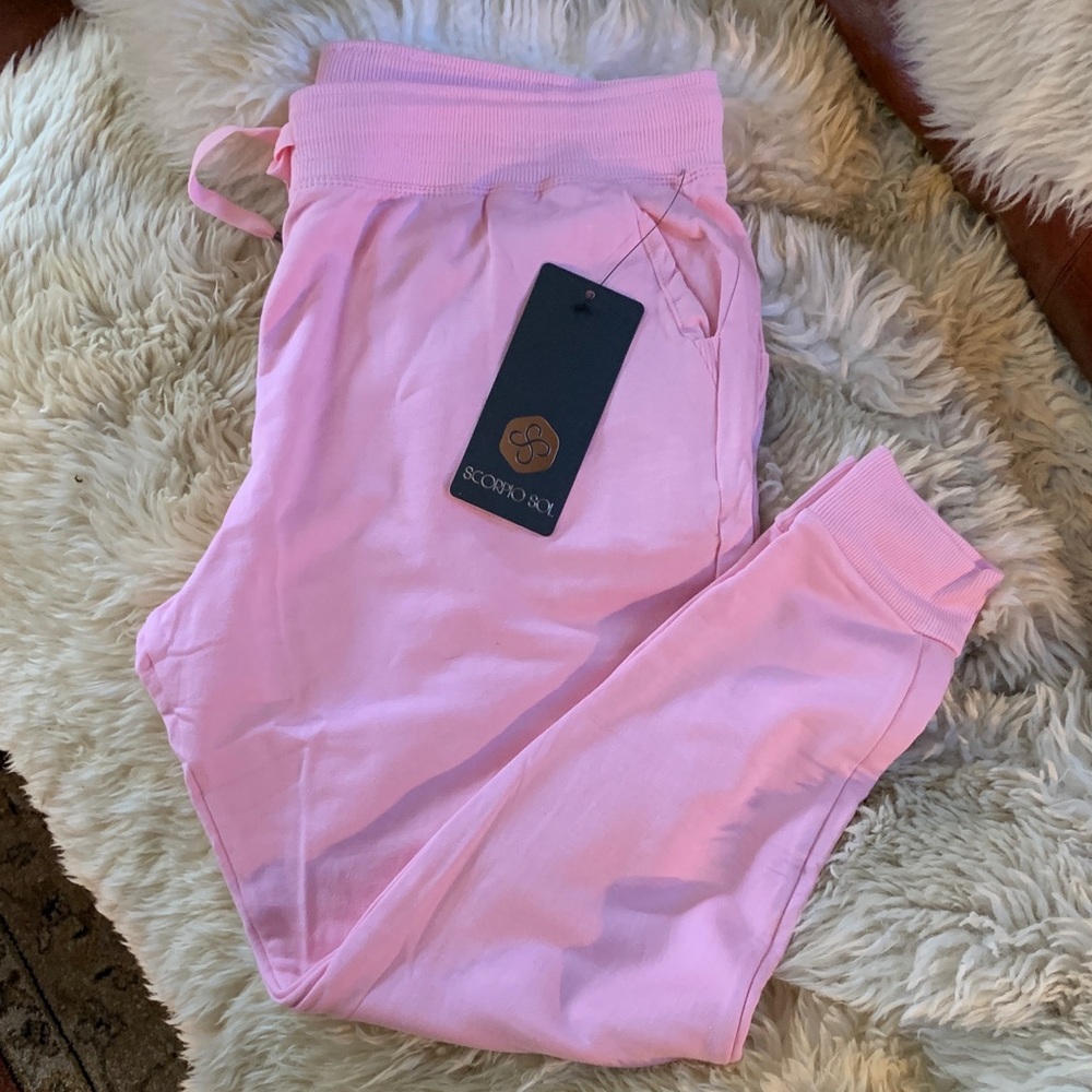🆕Pink joggers 🆕